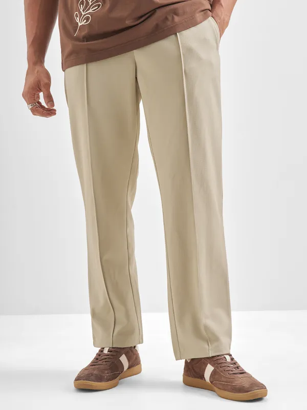 Highlander Men Beige Solid Regular Trouser