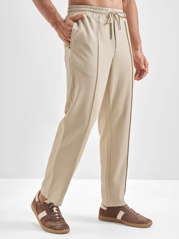 Highlander Men Beige Solid Regular Trouser