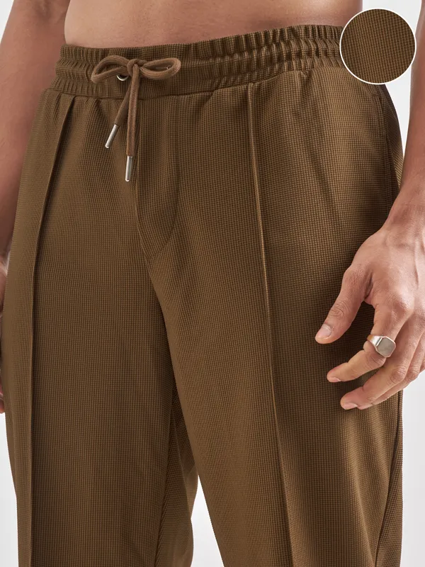 Highlander Men Brown Relaxed Fit Solid Regular Trouser