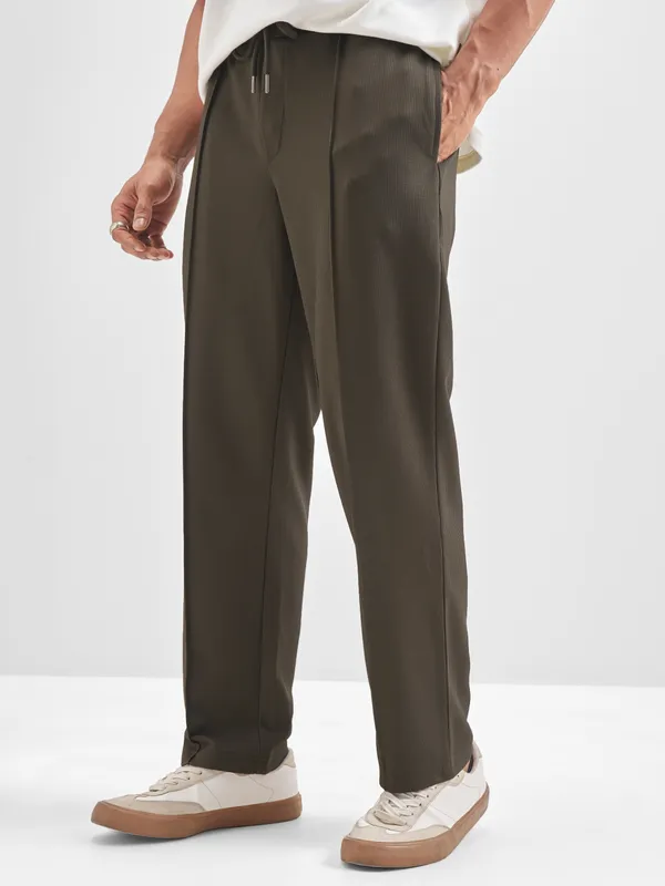 Highlander Men Olive Solid Regular Trouser