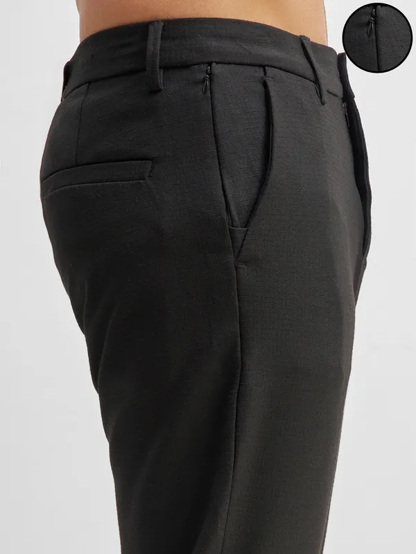 Highlander Men Black Slim Fit Solid Formal Trouser