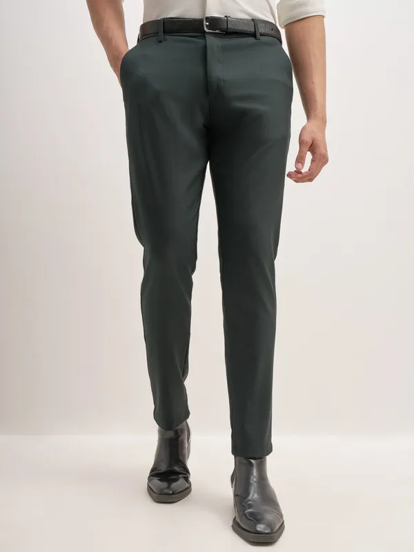 Highlander Men Olive Relaxed Fit Solid Formal Trouser