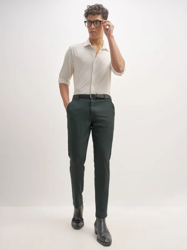 Highlander Men Olive Relaxed Fit Solid Formal Trouser