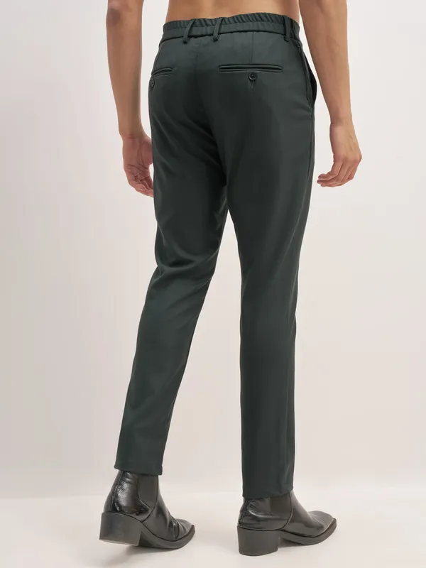 Highlander Men Olive Relaxed Fit Solid Formal Trouser
