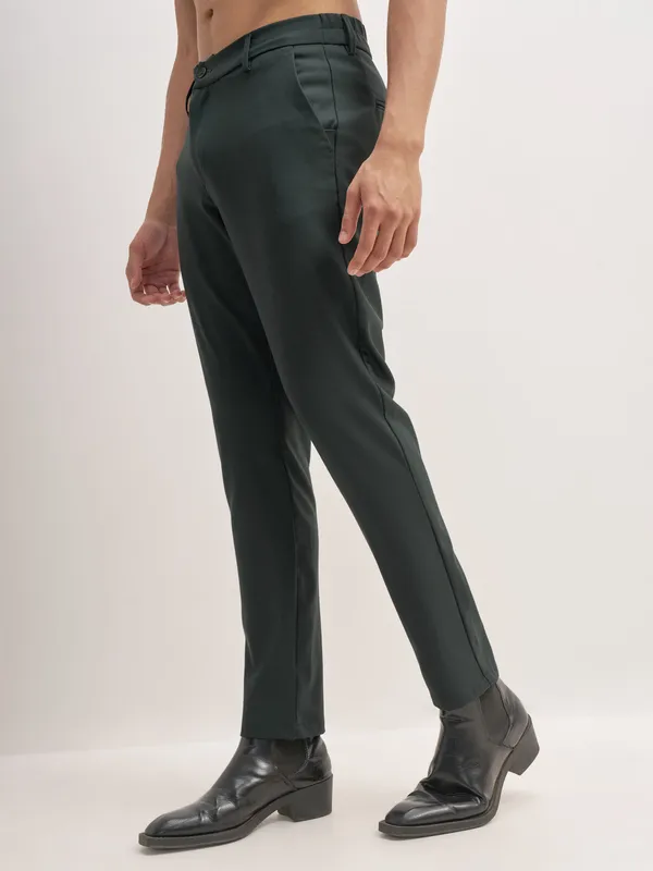 Highlander Men Olive Relaxed Fit Solid Formal Trouser