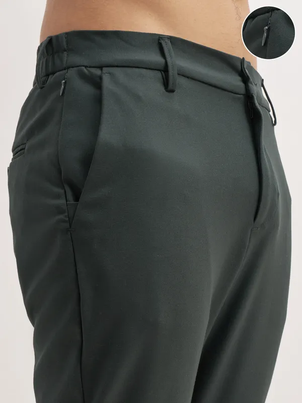 Highlander Men Olive Relaxed Fit Solid Formal Trouser