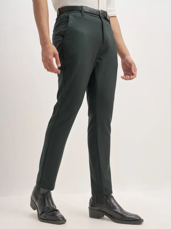 Highlander Men Olive Relaxed Fit Solid Formal Trouser