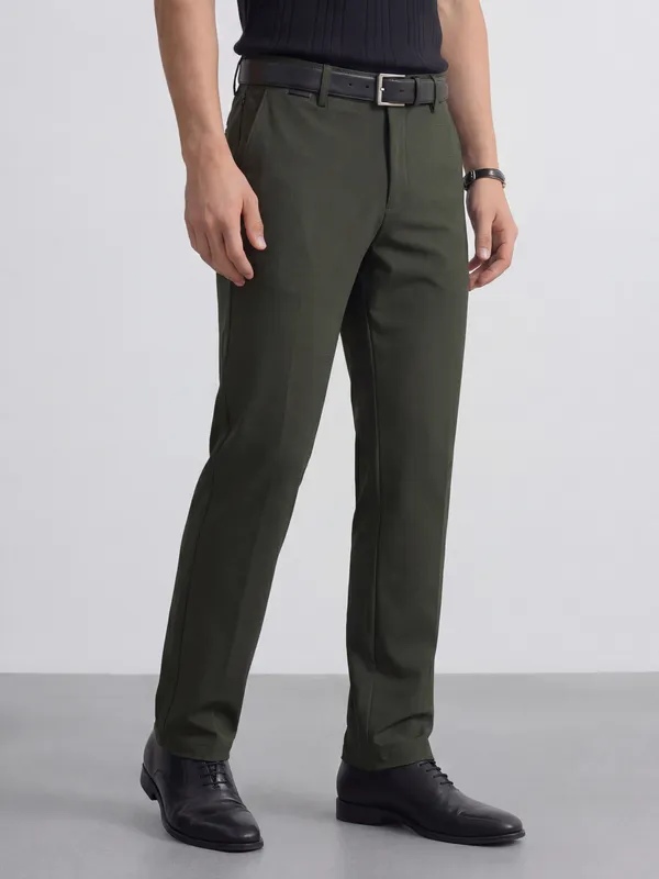 Highlander Men Olive Slim Fit Solid Formal Trouser