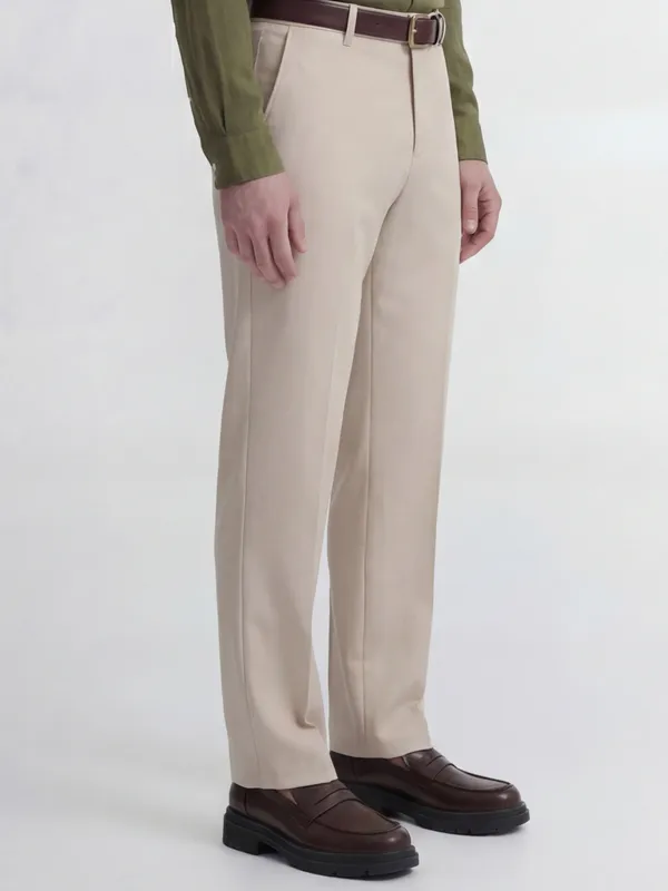 Highlander Men Beige Slim Fit Solid Formal Trouser