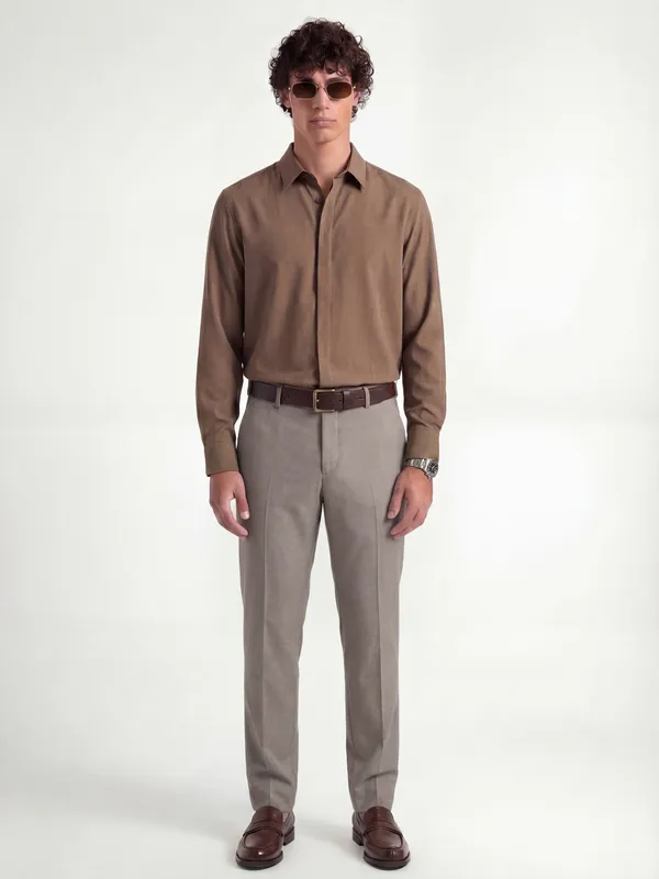 Highlander Men Tan Slim Fit Solid Formal Trouser