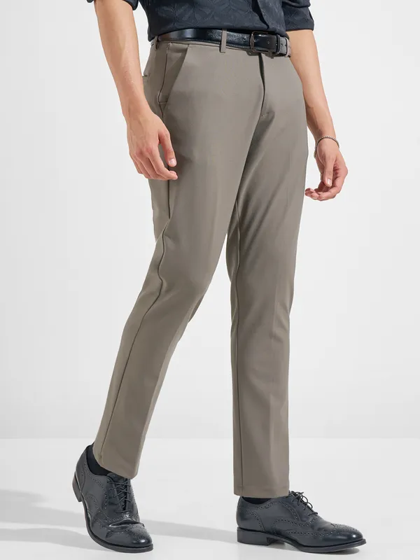 Highlander Men Grey Slim Fit Solid Formal Trouser