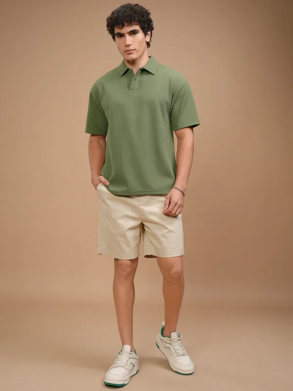 Highlander Men Olive Solid Polo Collar T-Shirt