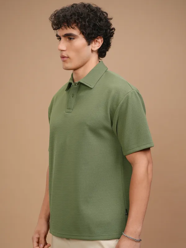 Highlander Men Olive Solid Polo Collar T-Shirt
