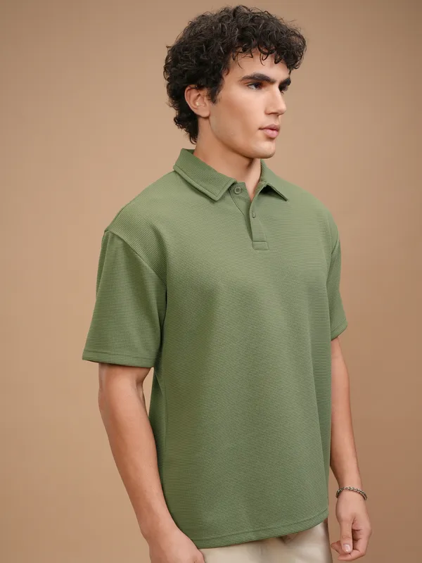 Highlander Men Olive Solid Polo Collar T-Shirt