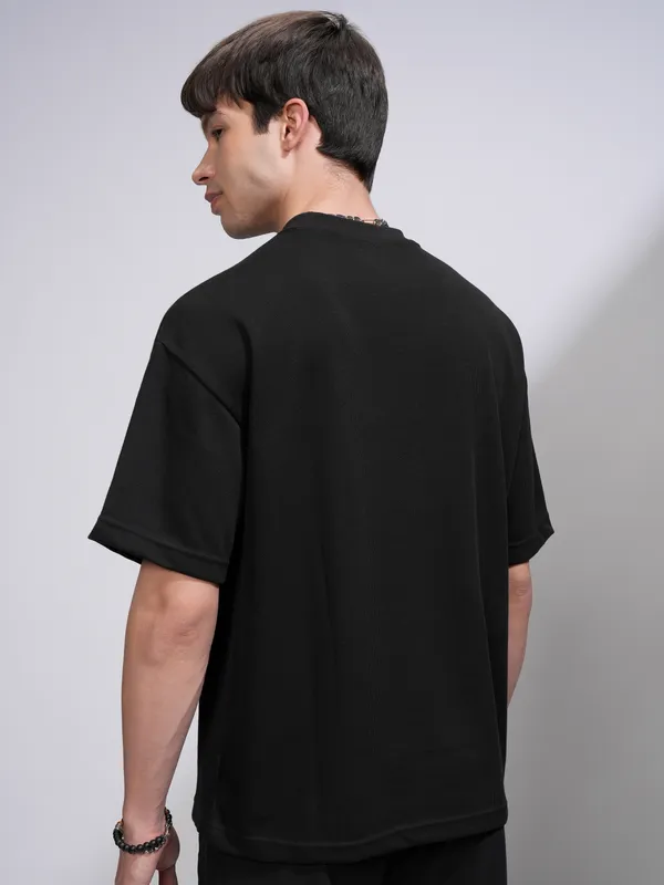 Highlander Men Black Applique Round Neck Oversized Fit T-Shirt