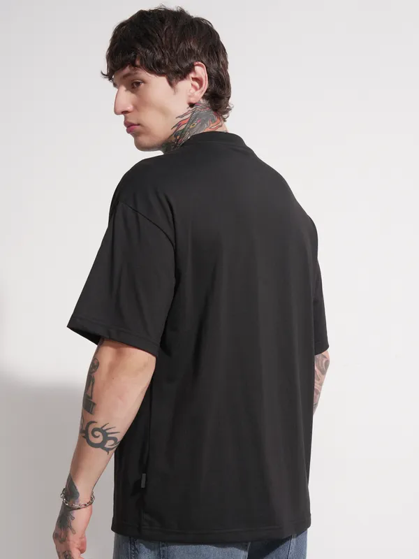 Highlander Men Black Printed Round Neck Oversized Fit T-Shirt