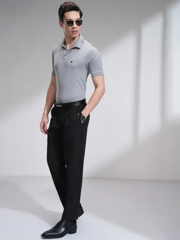 Highlander Men Grey Solid Regular Fit T-Shirt