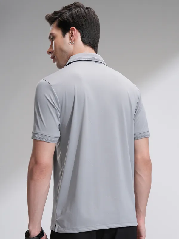 Highlander Men Grey Solid Regular Fit T-Shirt