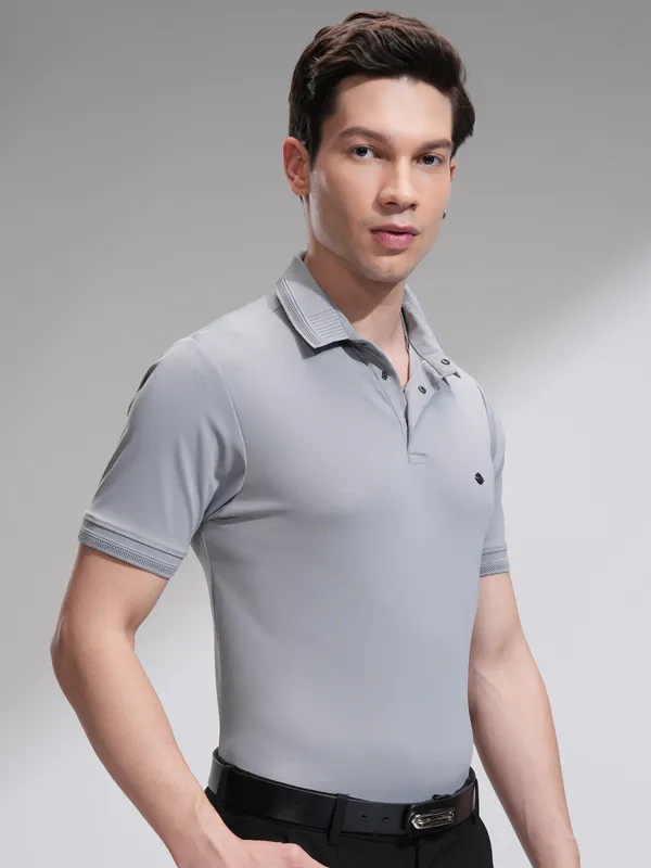 Highlander Men Grey Solid Regular Fit T-Shirt