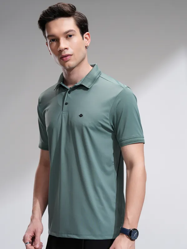 Highlander Men Green Solid Regular Fit T-Shirt