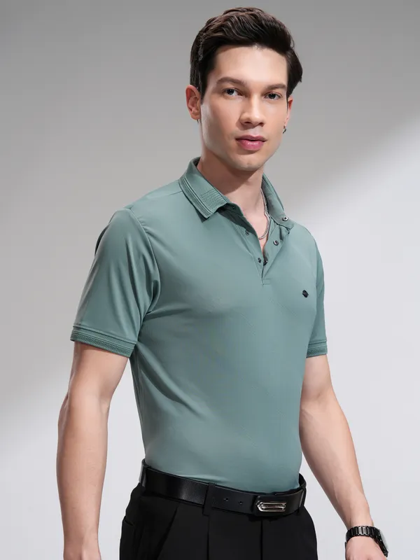 Highlander Men Green Solid Regular Fit T-Shirt