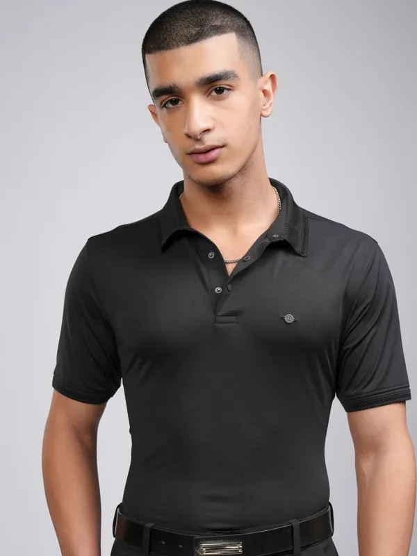 Highlander Men Black Solid Polo Collar T-Shirt