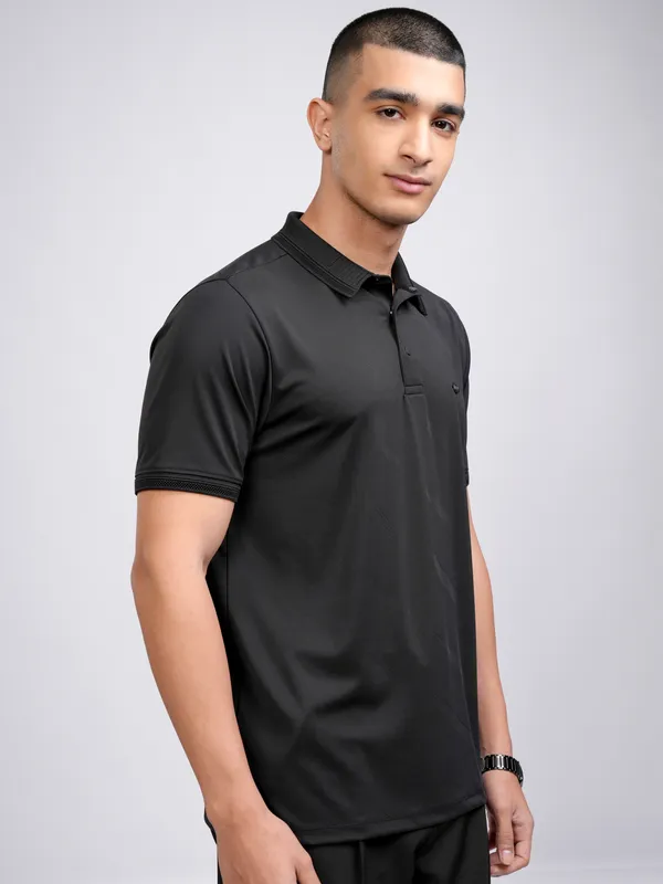 Highlander Men Black Solid Polo Collar T-Shirt