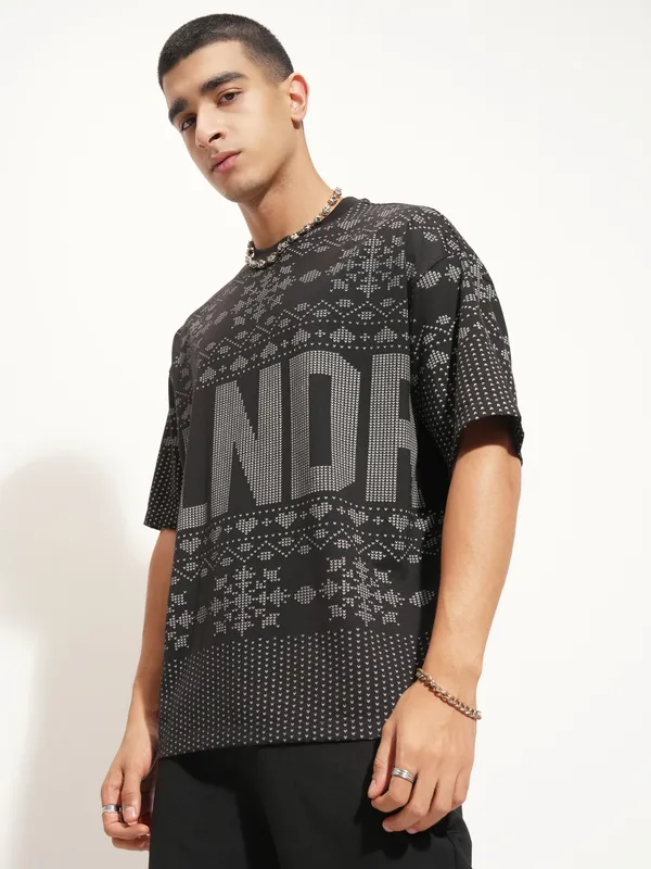 Highlander Men Black Printed Round Neck Oversized Fit T-Shirt