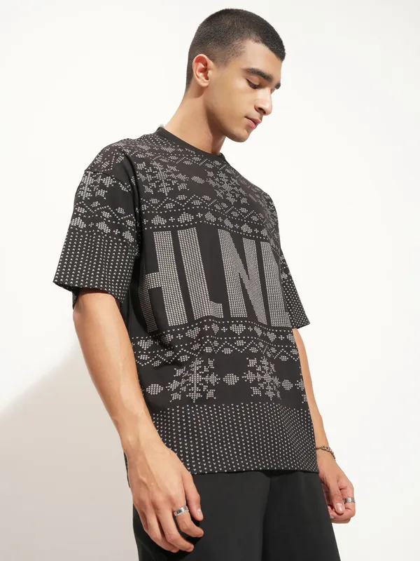 Highlander Men Black Printed Round Neck Oversized Fit T-Shirt