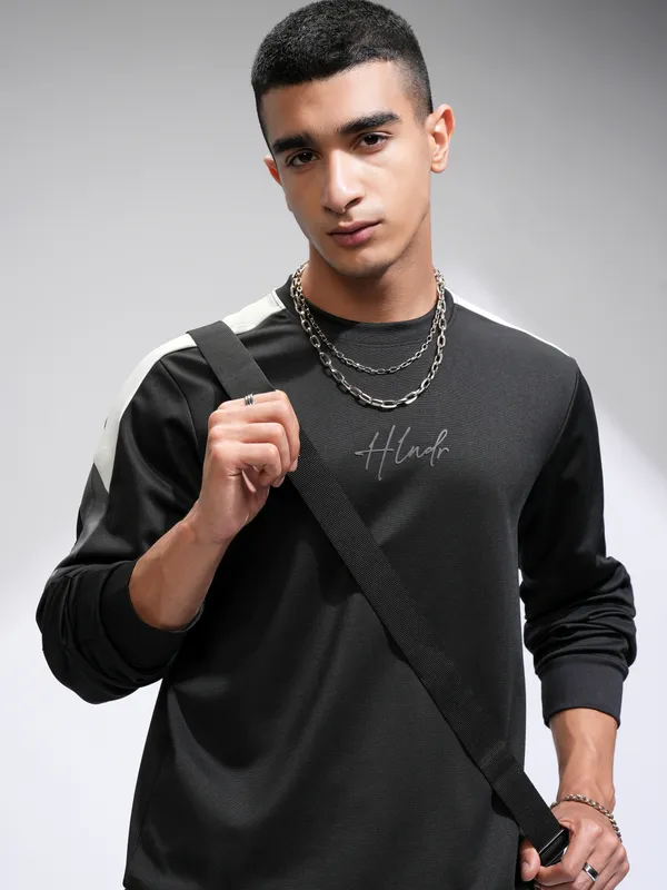 Men Solid Round Neck Relaxed Fit T-Shirt