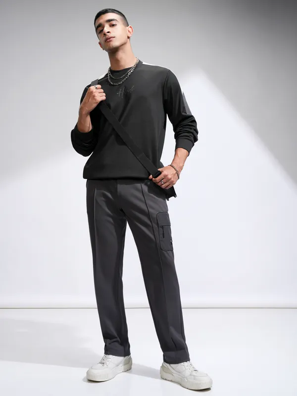 Highlander Men Black Solid Round Neck Relaxed Fit T-Shirt