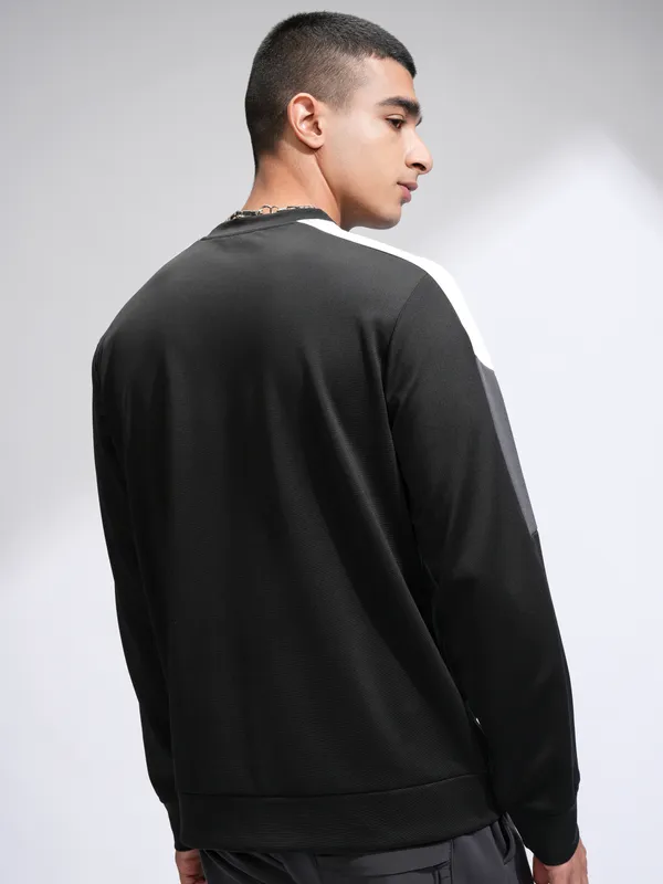 Highlander Men Black Solid Round Neck Relaxed Fit T-Shirt