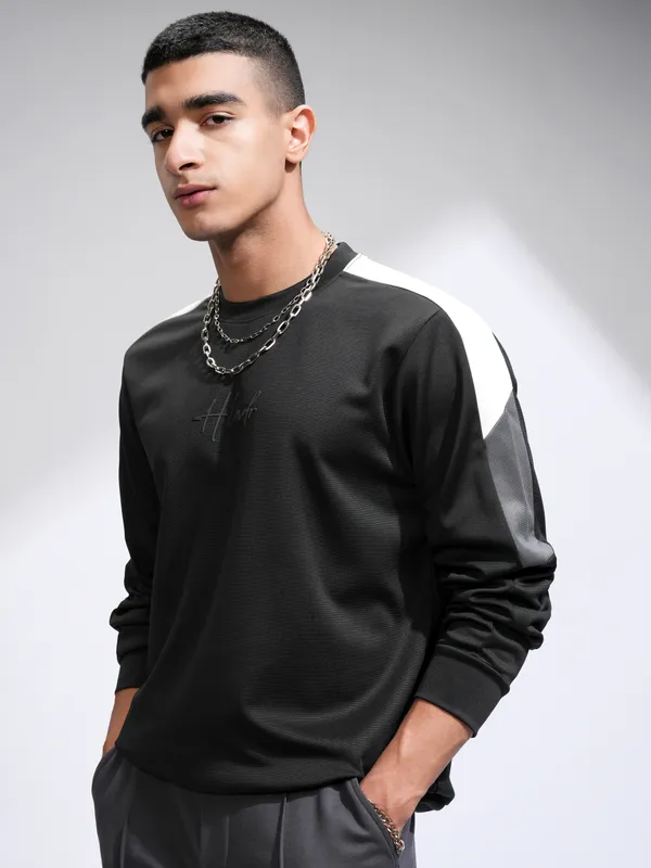 Highlander Men Black Solid Round Neck Relaxed Fit T-Shirt