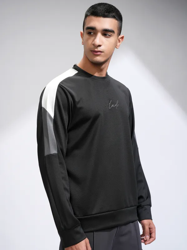 Highlander Men Black Solid Round Neck Relaxed Fit T-Shirt