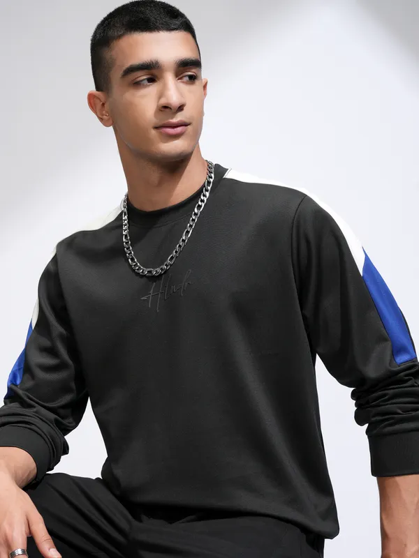 Men Solid Round Neck Relaxed Fit T-Shirt