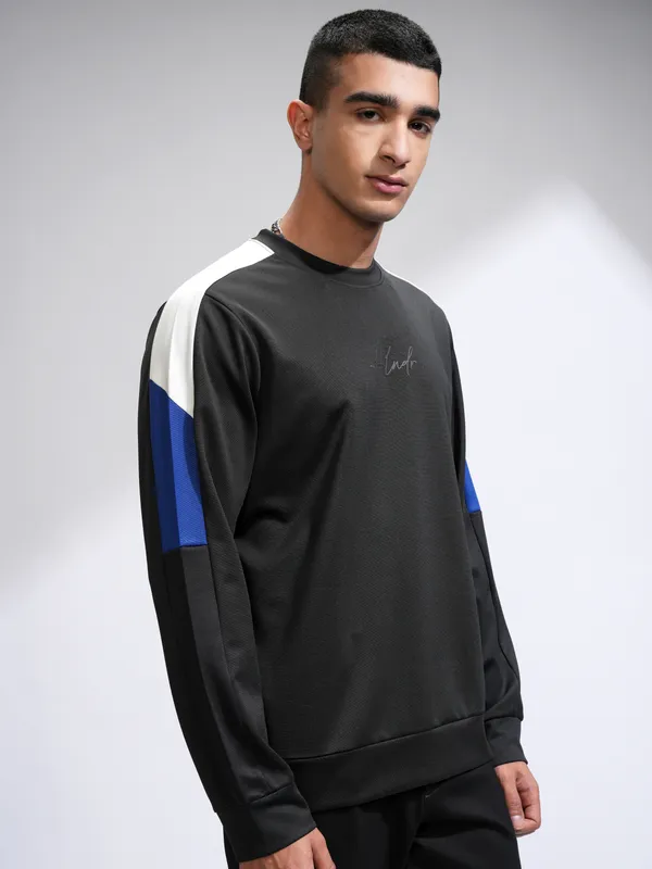 Highlander Men Black Solid Round Neck Relaxed Fit T-Shirt