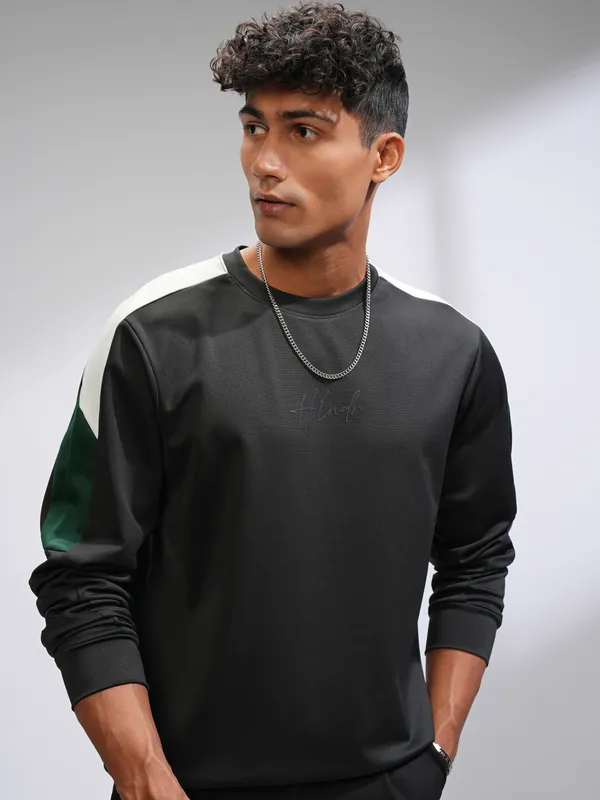 Men Solid Round Neck Relaxed Fit T-Shirt