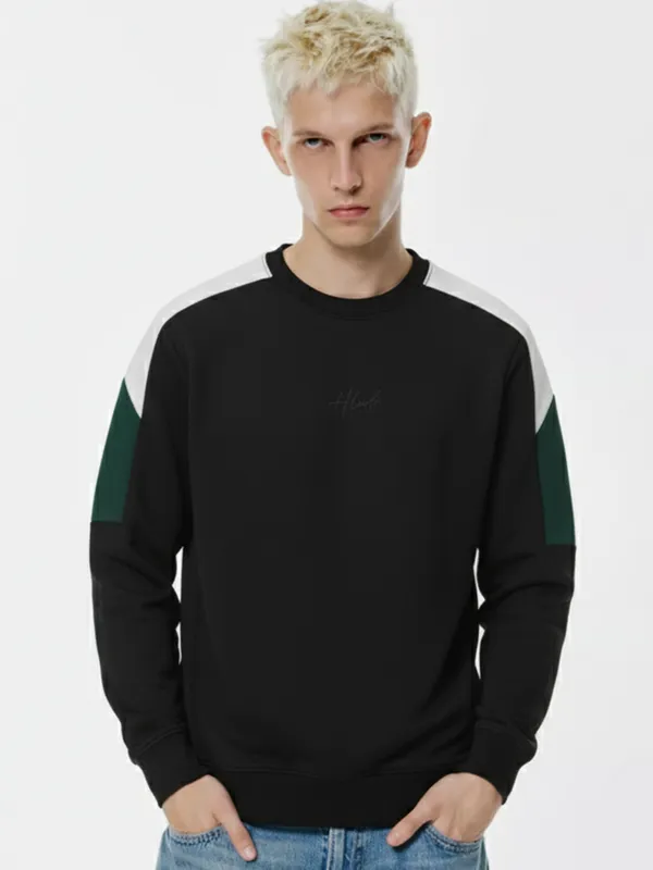 Highlander Men Black Solid Round Neck T-Shirt