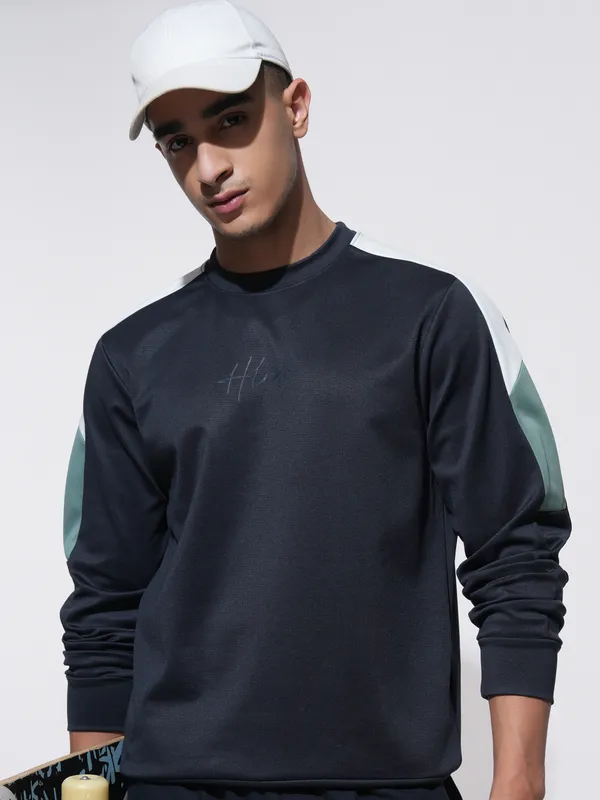 Highlander Men Navy Blue Solid Round Neck Relaxed Fit T-Shirt