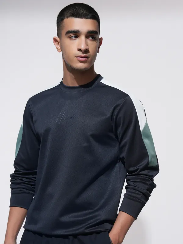 Highlander Men Navy Blue Solid Round Neck Relaxed Fit T-Shirt