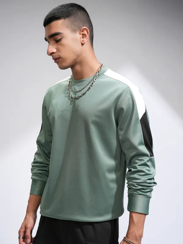 Highlander Men Green Solid Round Neck Relaxed Fit T-Shirt