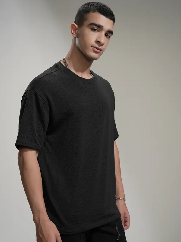 Highlander Men Black Self Design Round Neck Relaxed Fit T-Shirt