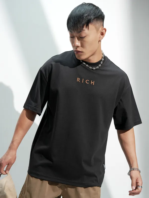 Highlander Men Black Printed Round Neck Oversized Fit T-Shirt