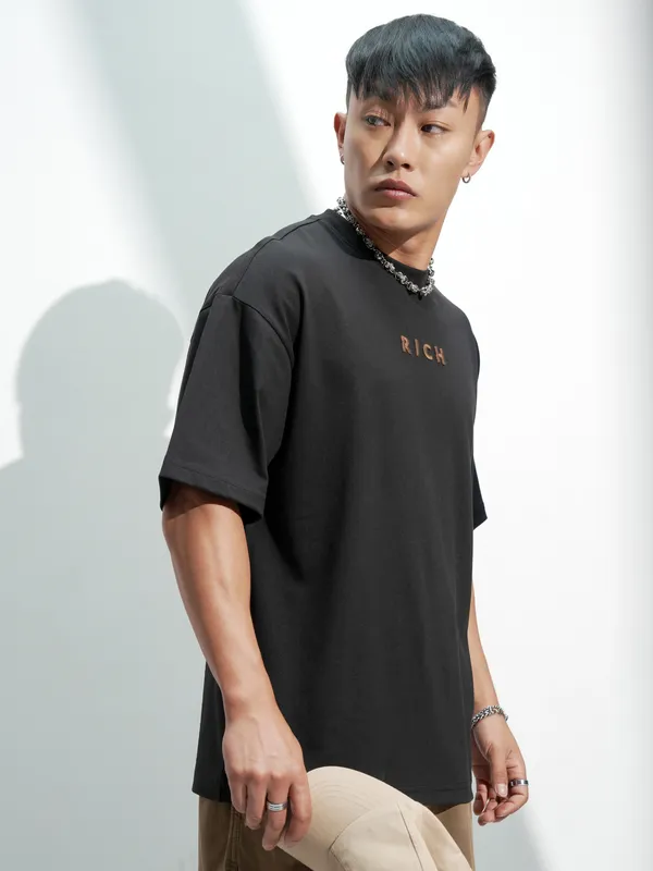 Highlander Men Black Printed Round Neck Oversized Fit T-Shirt