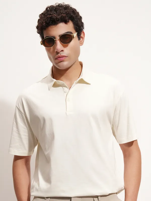 Highlander Men Off White Solid Polo Collar T-Shirt