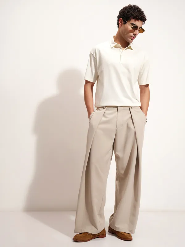 Highlander Men Off White Solid Polo Collar T-Shirt