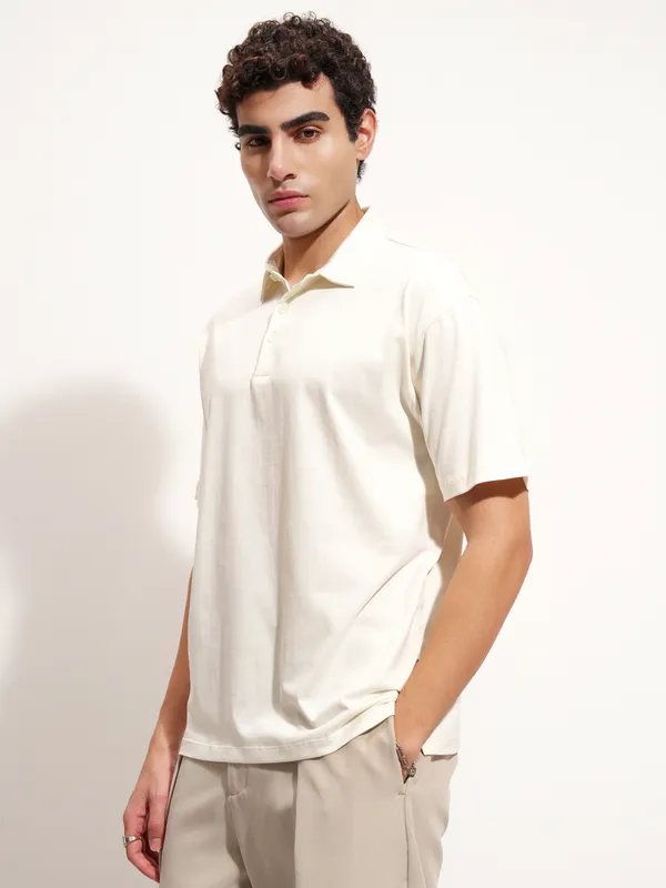 Highlander Men Off White Solid Polo Collar T-Shirt