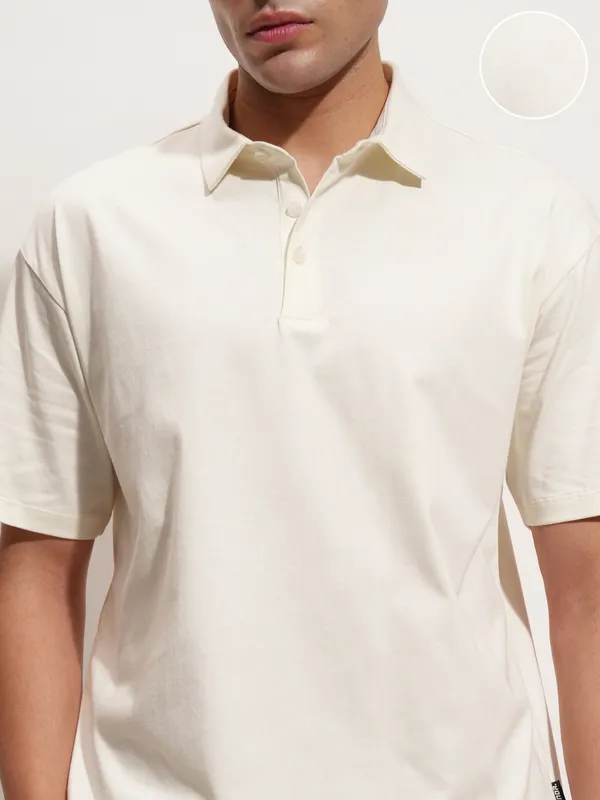 Highlander Men Off White Solid Polo Collar T-Shirt