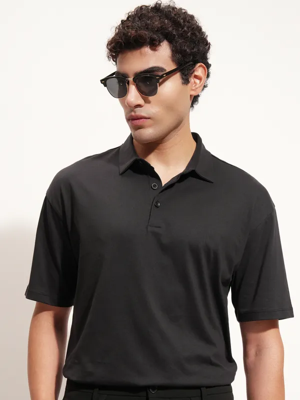 Highlander Men Black Solid Polo Collar T-Shirt