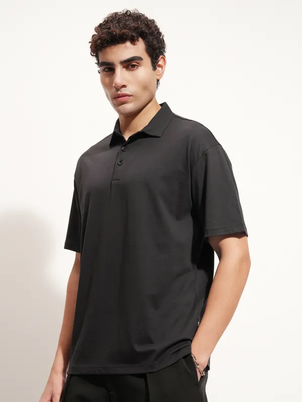 Highlander Men Black Solid Polo Collar T-Shirt